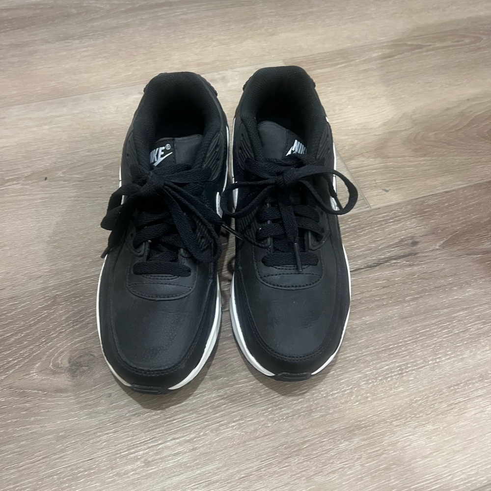 Nike Black and White Air Max 90 - Picture 3 of 5